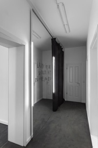 Installation view, Julian-Jakob Kneer, brunand brunand, Berlin, Sep 11-Oct 23, 2021 © the artist & brunand brunand, Berlin. Ph: Marjorie Brunet Plaz Installation view, Julian-Jakob Kneer, brunand brunand, Berlin, Sep 11-Oct 23, 2021 © the artist & brunand brunand, Berlin. Ph: Marjorie Brunet Plaz